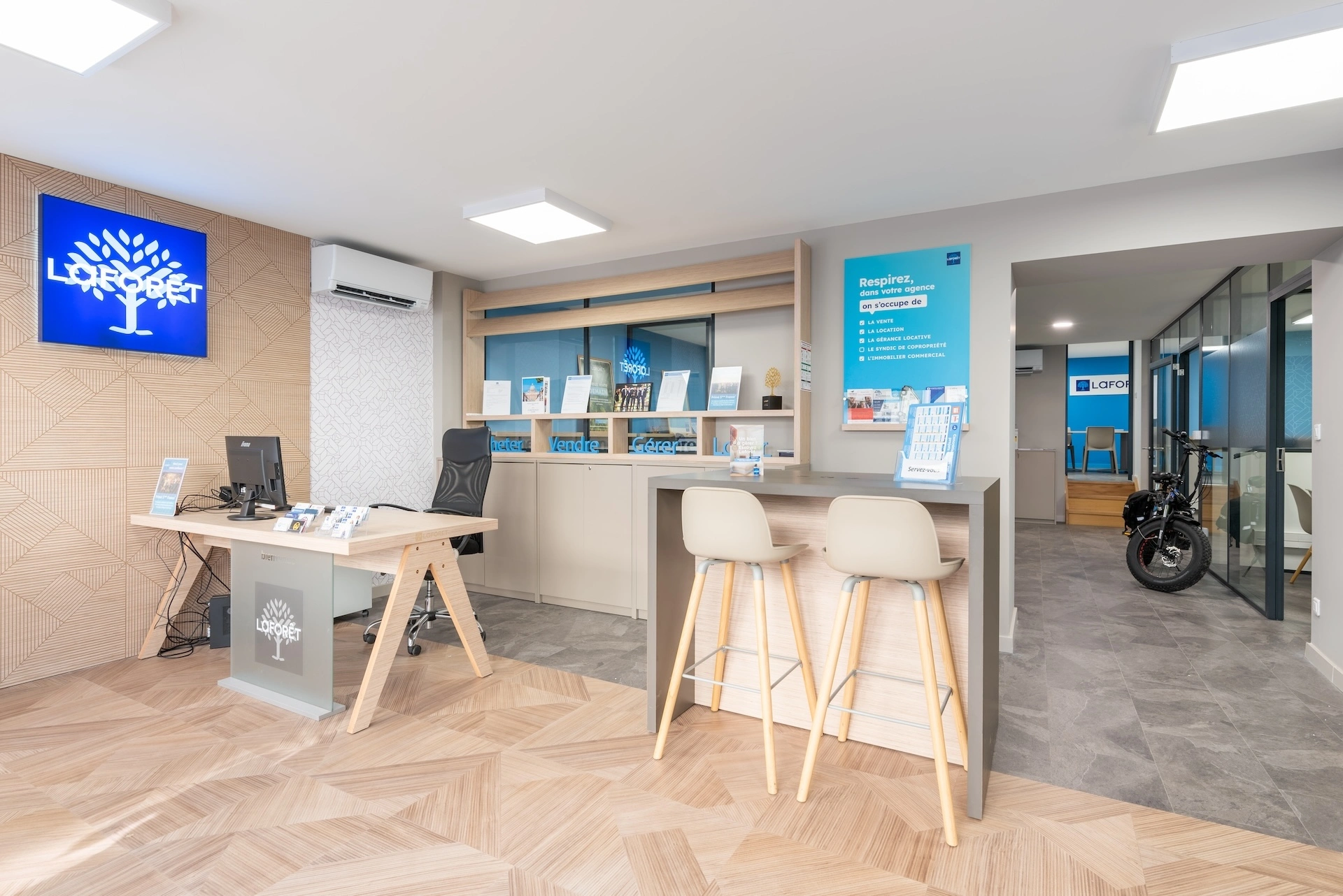 Agence immobilière rénovée