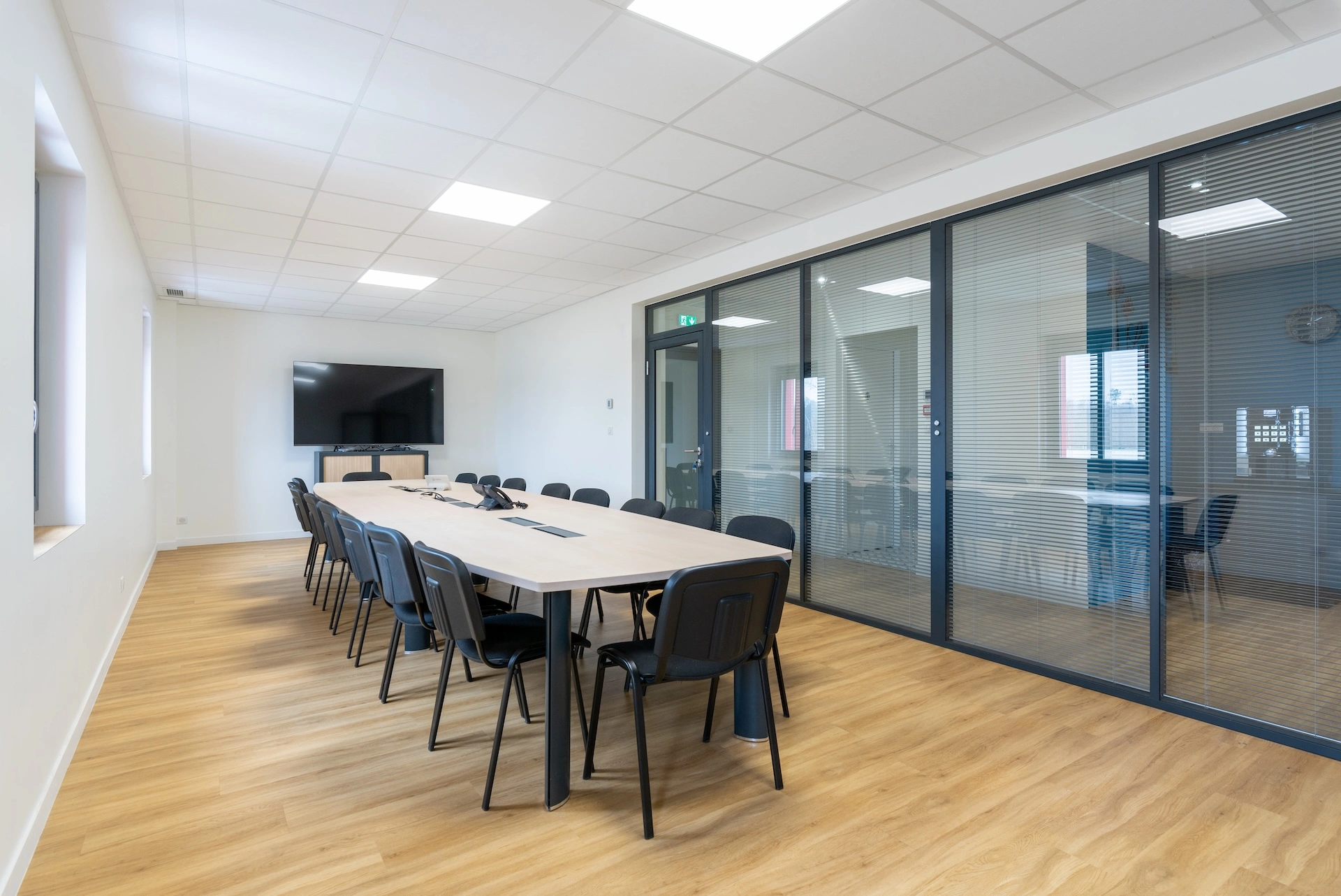 Salle de réunion rénovée